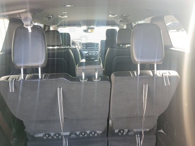 Used 2025 Chrysler Pacifica Select FWD image 8