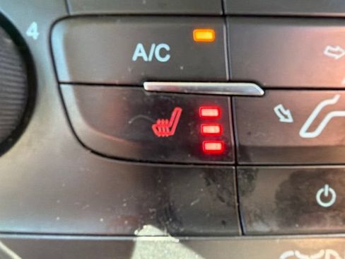 Used 2017 Ford Focus SE w/ Cold Weather Package FWD image 25