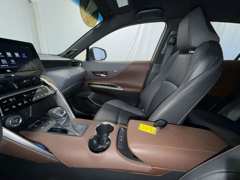 Used 2023 Toyota Venza XLE image 20