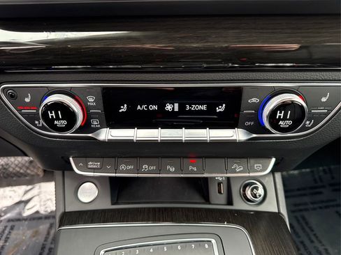 Used 2019 Audi Q5 Prestige w/ Prestige Package image 32