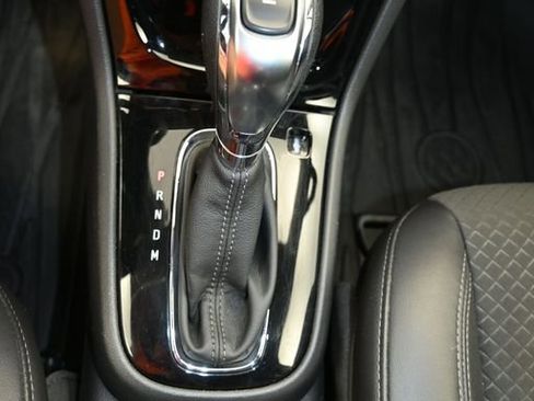 Used 2021 Buick Encore Preferred AWD/4WD image 19