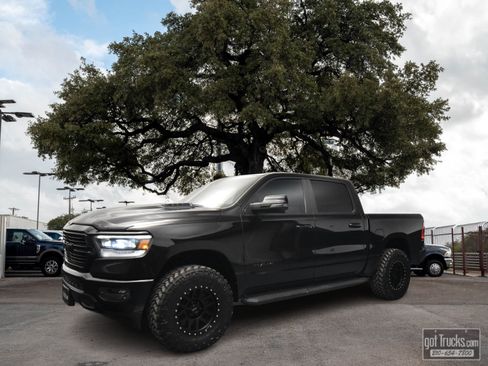 Used 2023 RAM 1500 Laramie AWD/4WD image 1