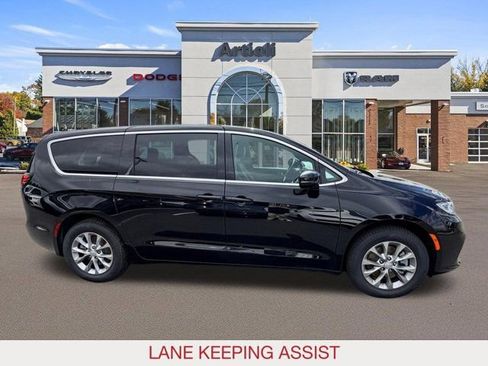 New 2026 Chrysler Pacifica Select AWD/4WD image 7