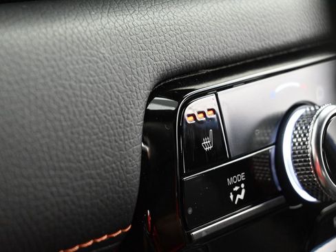 Used 2025 Honda Pilot TrailSport image 29