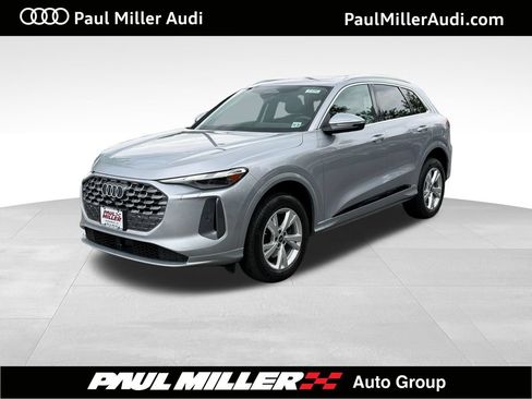 Used 2025 Audi Q5 Premium w/ Convenience Package AWD/4WD image 1