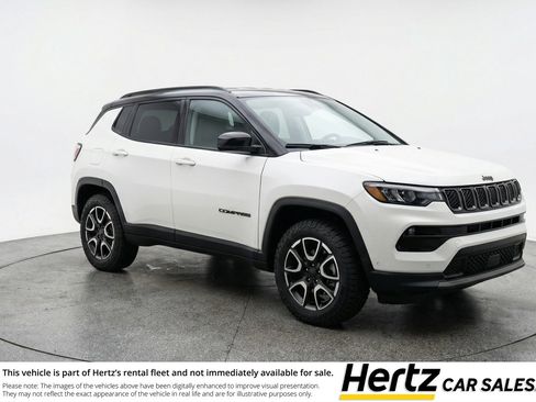 Used 2025 Jeep Compass Trailhawk image 1