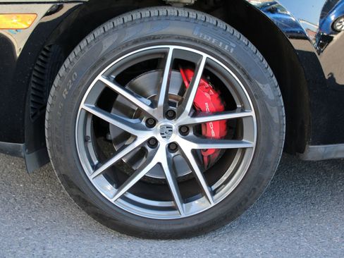 Certified 2023 Porsche Macan S image 29