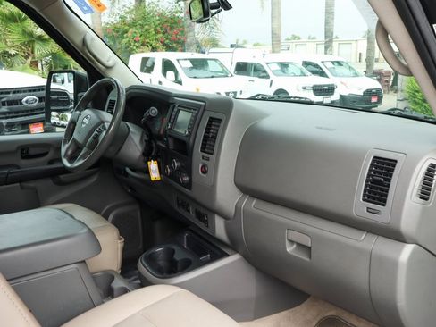 Used 2020 Nissan NV 3500 SL image 35