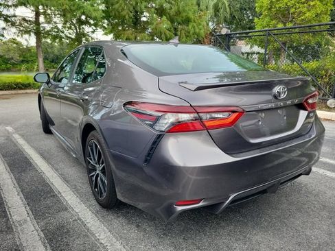 Used 2021 Toyota Camry SE FWD image 4