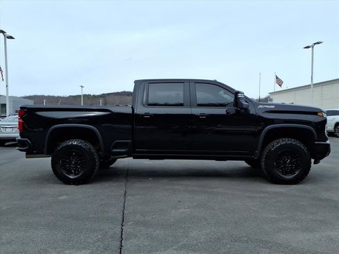Used 2026 Chevrolet Silverado 2500 ZR2 w/ LPO, Dark Essentials Package image 3