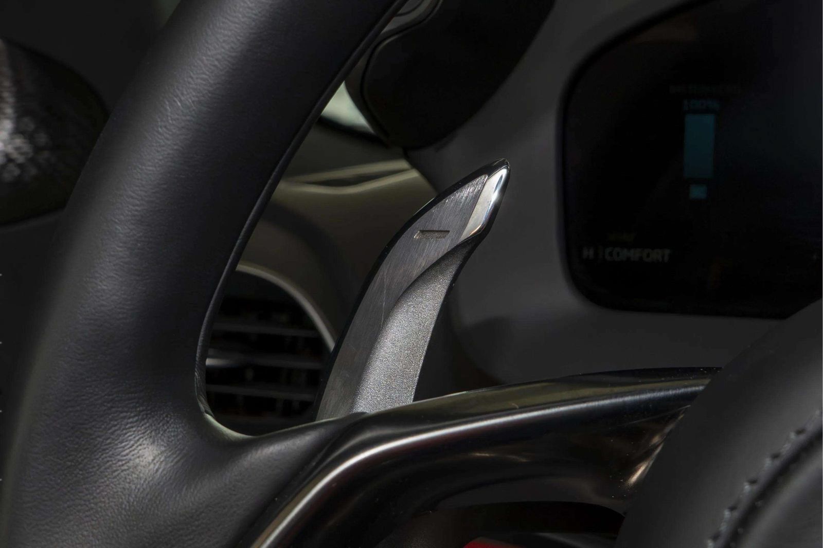 Used 2023 McLaren Artura RWD image 25