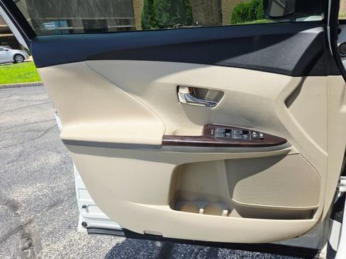 Used 2011 Toyota Venza FWD image 30