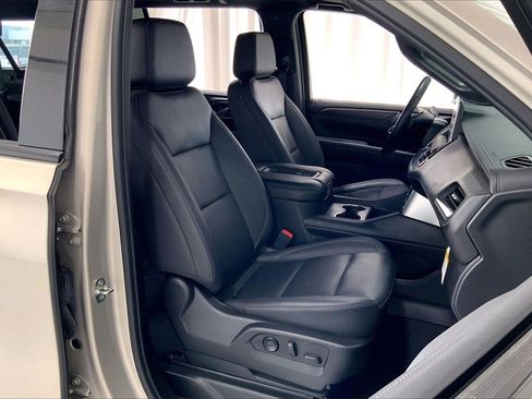 Used 2024 Chevrolet Suburban Z71 w/ Z71 Off-Road Package image 16