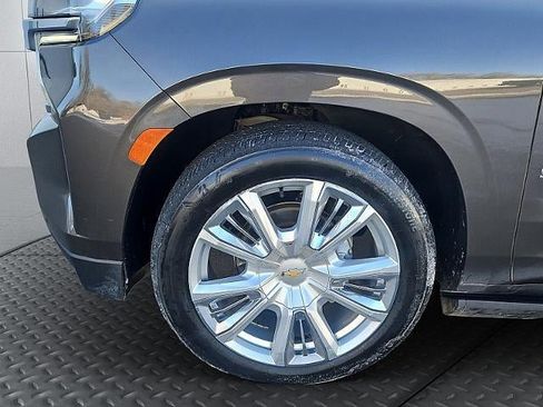 Used 2021 Chevrolet Suburban High Country image 10