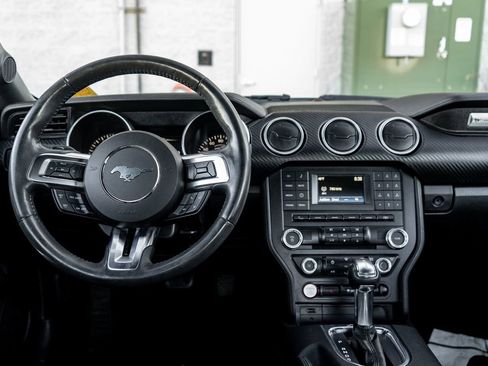 Used 2018 Ford Mustang Coupe RWD image 15