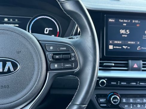 Used 2021 Kia Niro EX image 7