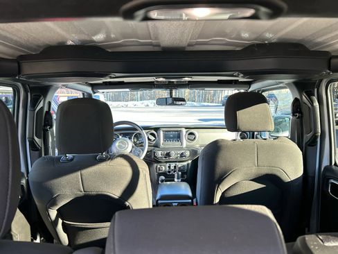 Used 2023 Jeep Wrangler Unlimited w/ Cold Weather Group image 28