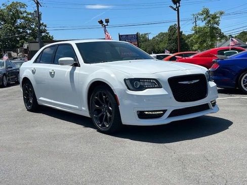 Used 2019 Chrysler 300 S w/ 300S Premium Group RWD image 3