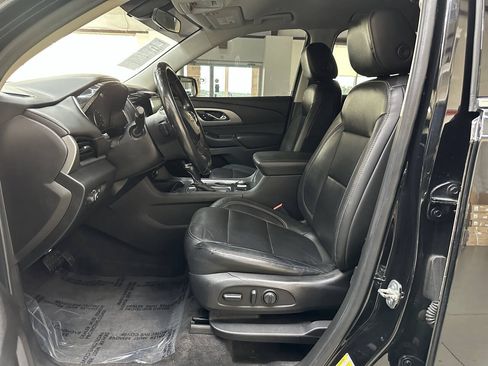 Used 2019 Chevrolet Traverse LT w/ LPO, Floor Liner Package FWD image 11