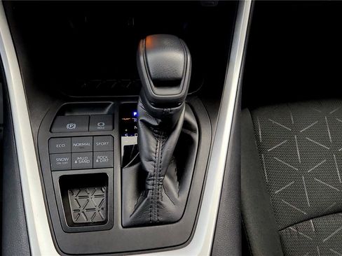 Certified 2025 Toyota RAV4 XLE AWD/4WD image 28
