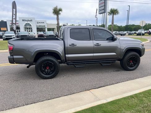 Used 2021 Toyota Tacoma TRD Sport w/ Technology Package image 5
