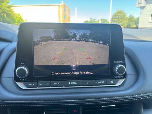 Used 2025 Nissan Rogue SV FWD image 25