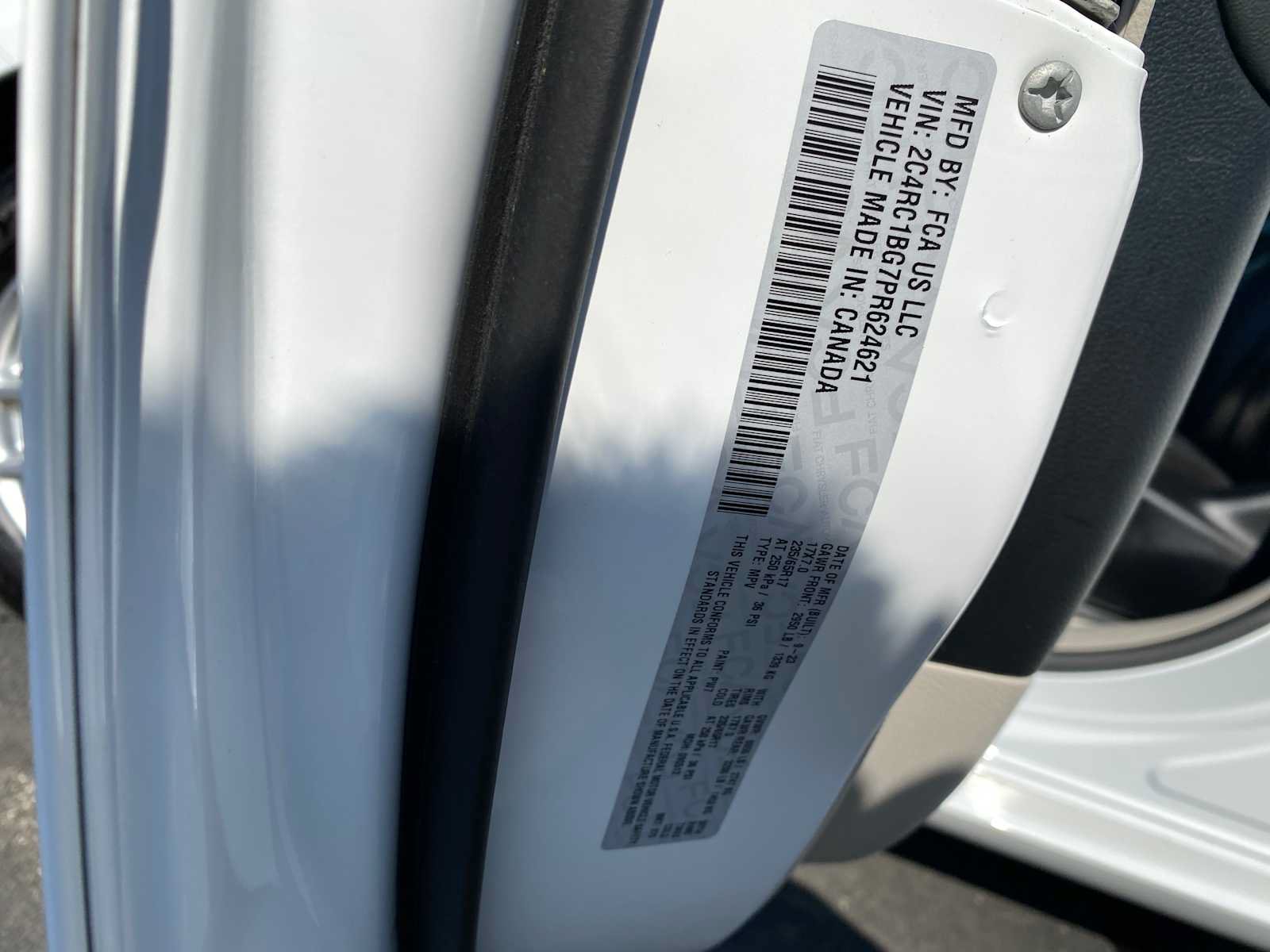Used 2023 Chrysler Pacifica Touring-L FWD image 42