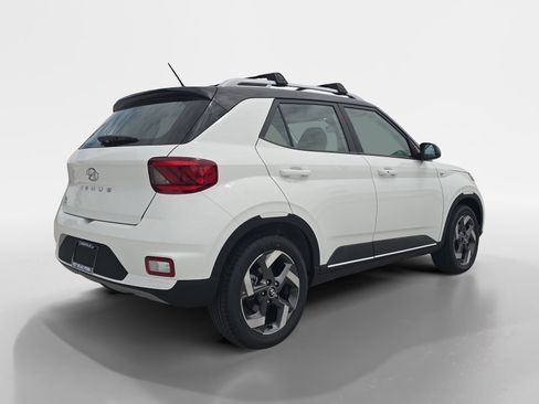 New 2026 Hyundai Venue SEL FWD image 3