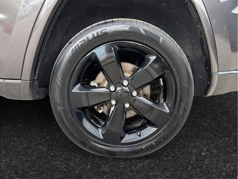 Used 2015 Jeep Grand Cherokee Altitude RWD image 13
