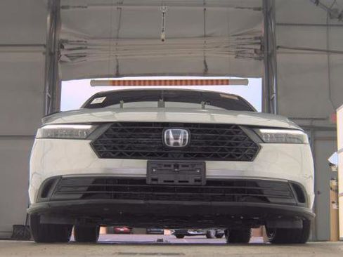 Used 2025 Honda Accord Sport image 2