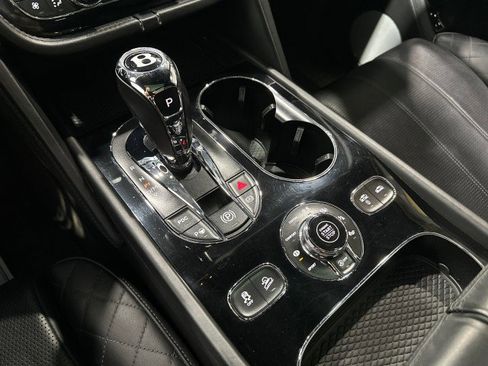 Used 2017 Bentley Bentayga AWD/4WD image 4