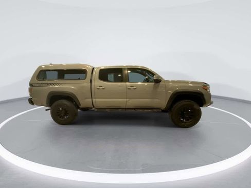 Used 2020 Toyota Tacoma TRD Off-Road image 9