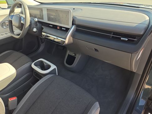 Used 2024 Hyundai Ioniq 5 SE RWD image 32