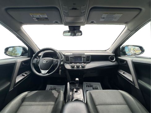 Used 2018 Toyota RAV4 LE FWD image 6