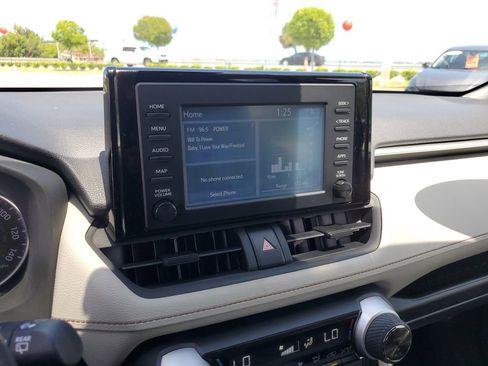 Used 2019 Toyota RAV4 XLE FWD image 24