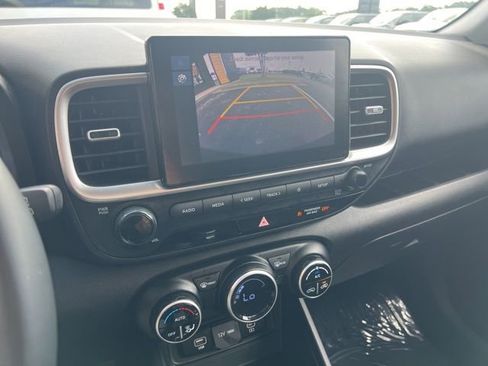 Used 2023 Hyundai Venue SEL FWD image 14