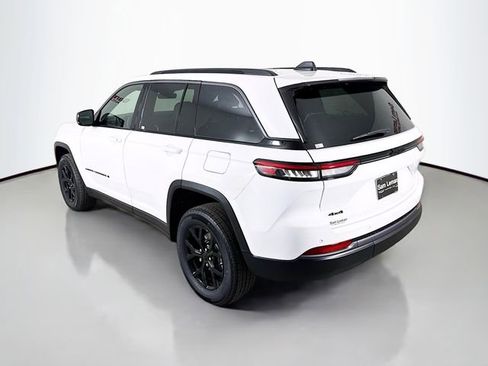 New 2026 Jeep Grand Cherokee Laredo image 5