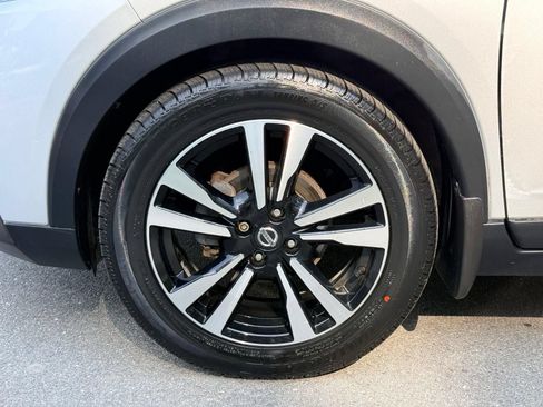 Used 2019 Nissan Kicks SR FWD image 16