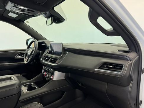 Used 2024 GMC Yukon SLT w/ SLT Luxury Package image 35