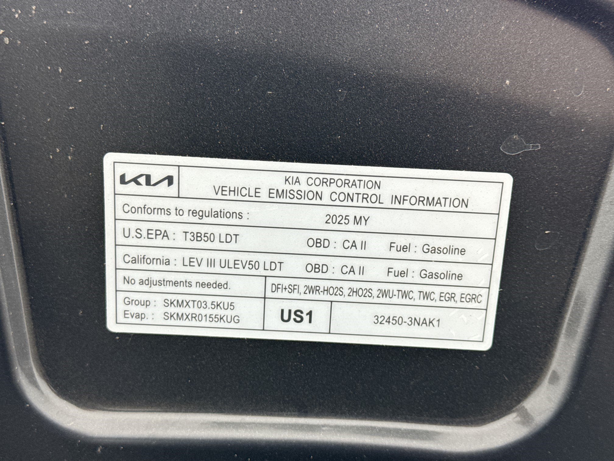 Used 2025 Kia Carnival EX FWD image 21