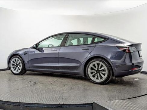 Used 2022 Tesla Model 3 Standard Range image 4