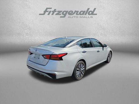 Used 2025 Nissan Altima 2.5 SV FWD image 8