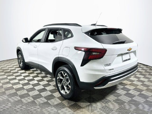 Used 2025 Chevrolet Trax LT FWD image 5