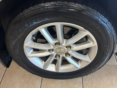 Used 2015 Dodge Grand Caravan SXT w/ UConnect Hands-Free Group FWD image 32