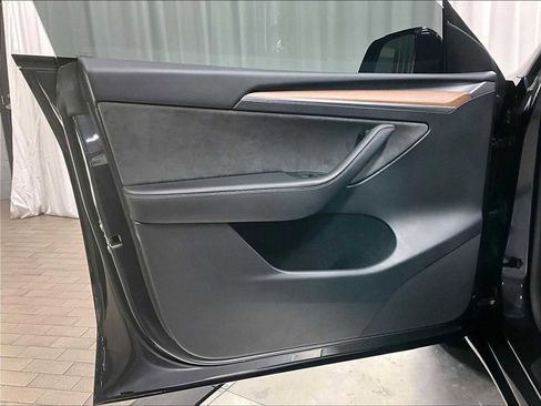 Used 2024 Tesla Model Y Long Range image 25