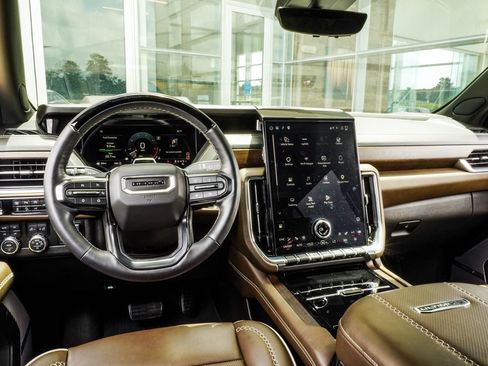 Used 2025 GMC Yukon XL Denali Ultimate AWD/4WD image 16