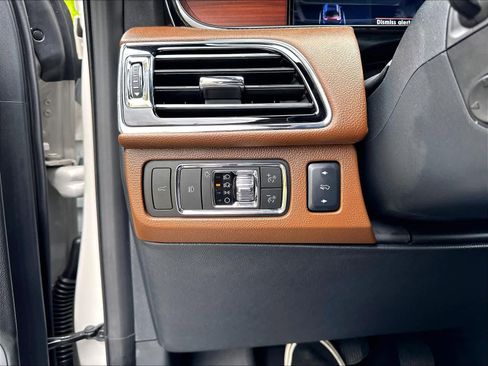 Used 2024 Lincoln Navigator L Reserve AWD/4WD image 40