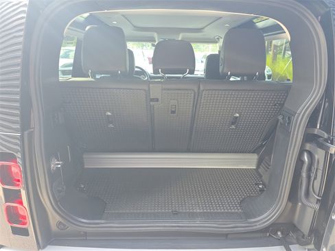 Used 2024 Land Rover Defender 90 S image 16