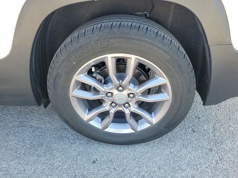 Used 2023 GMC Terrain SLT w/ LPO, Floor Liner Package image 19