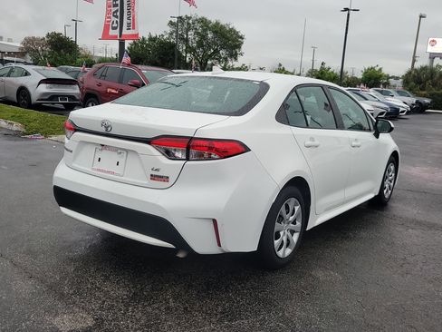 Used 2022 Toyota Corolla LE image 12